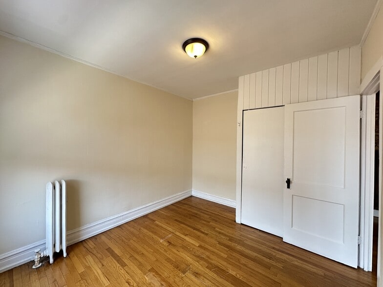 Building Photo - 850 W Cornelia Ave