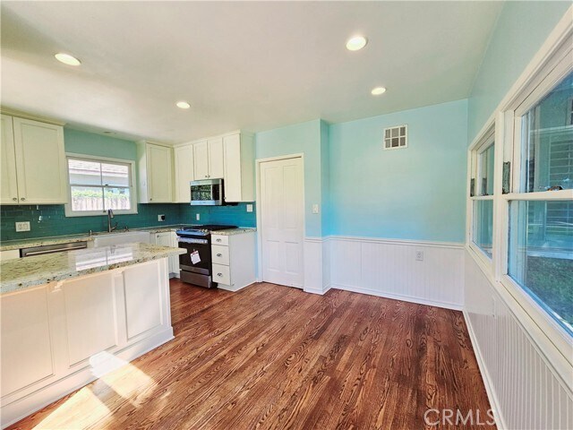 Building Photo - 743 Kerns Ave