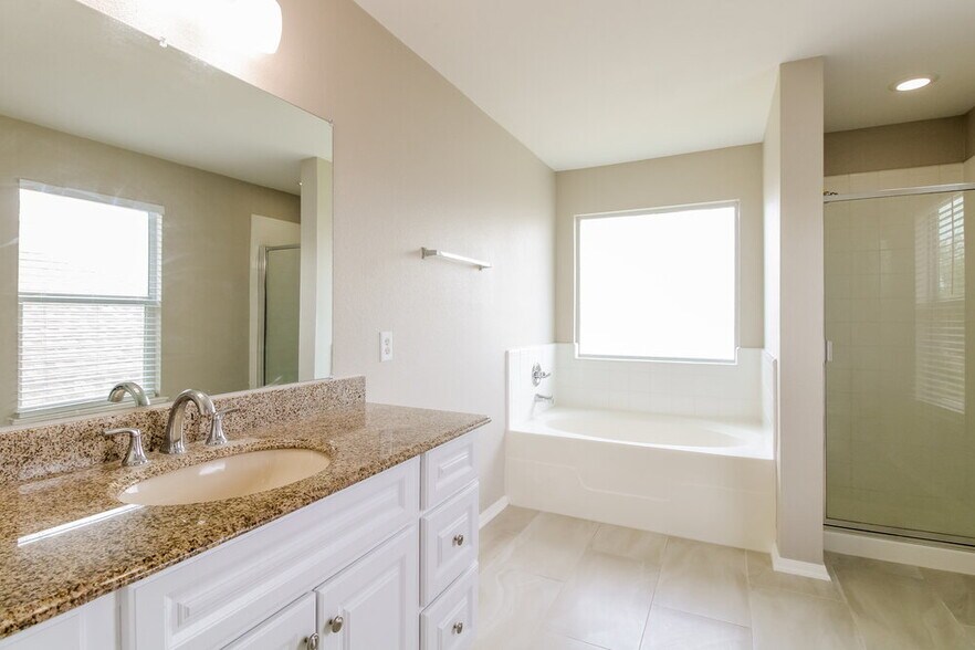 Building Photo - 3611 Lanesborough Dr