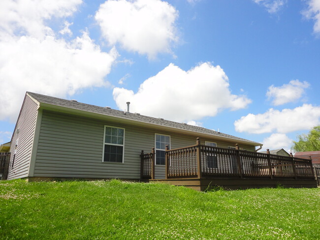 Building Photo - 249 Creekstone Court