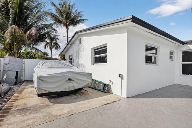 Building Photo - 4540 SW 28th Terrace