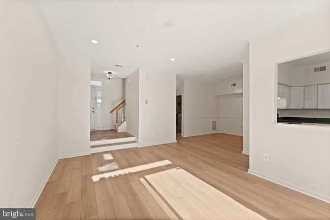 Building Photo - 44210 Shady Glen Terrace