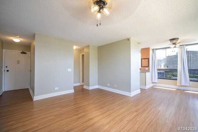 Building Photo - Available now!  2br/2ba/1pkg Condo in Royal Capitol Plaza in Kakaako