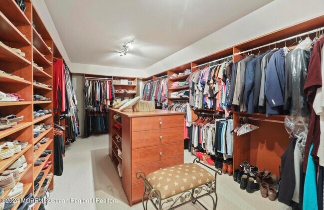 Building Photo - 29 Northwoods Rd