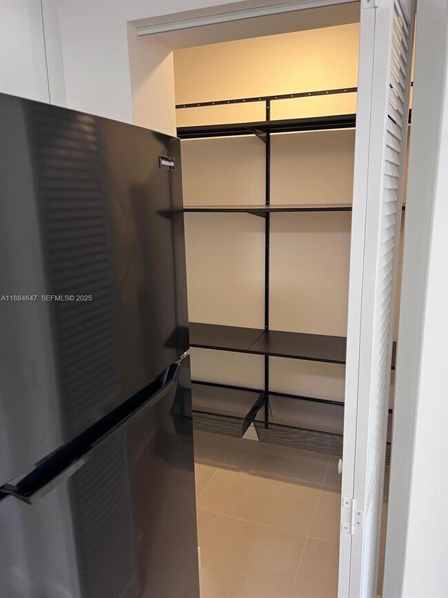 Building Photo - 7820 NE Bayshore Ct