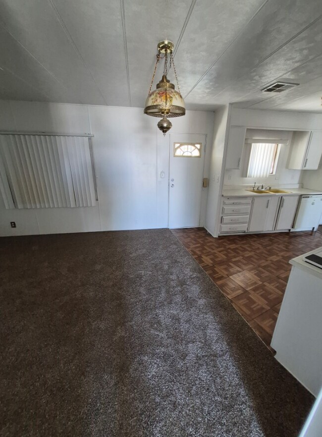 Building Photo - 3601 E Wyoming Ave