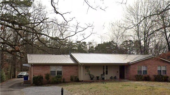 Building Photo - 3105 Woodmore Ln NW