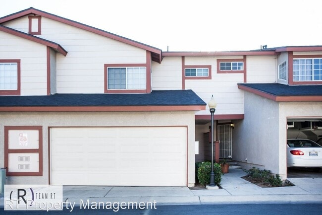 Primary Photo - 2 br, 2.5 bath House - Cedar Pointe