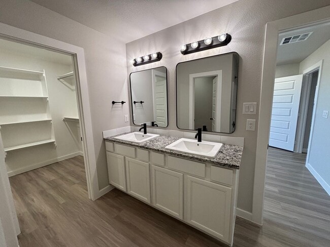 Building Photo - 4/2 Available July in Bell farms!!
