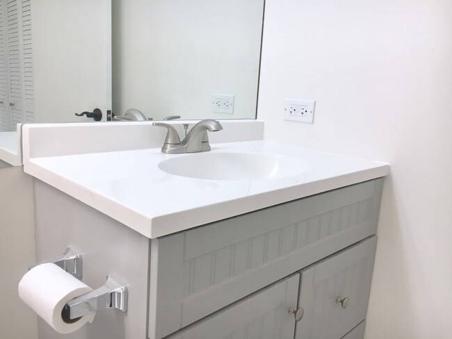 Building Photo - *VIEW FULL AD FOR DETAILS* $500 1ST MONTH ...