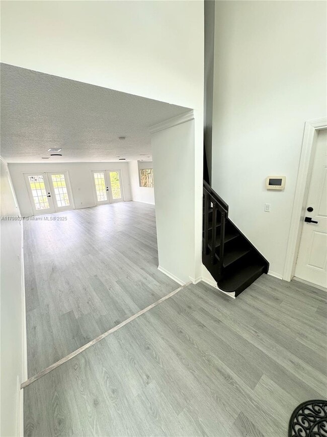 Building Photo - 1845 Vista Way