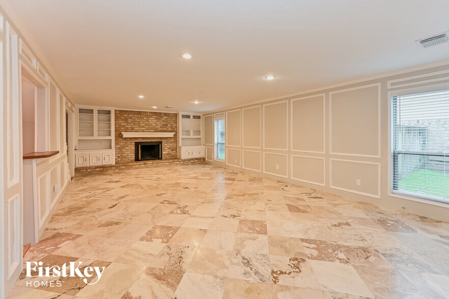 Building Photo - 12923 Marron Dr