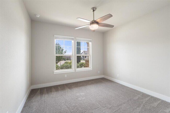 Building Photo - 336 Saturnia Dr