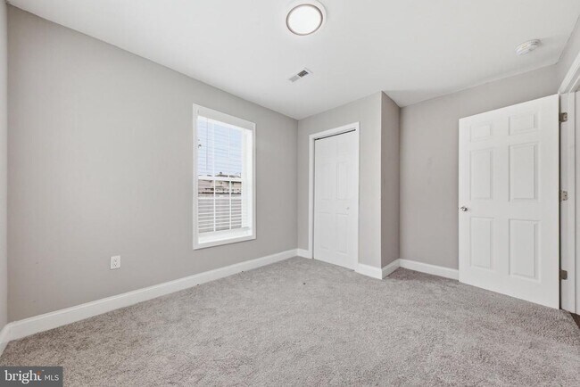 Building Photo - 3524 Meadowside Ave