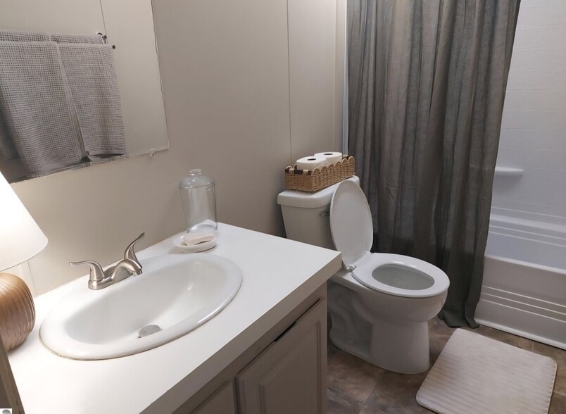 Building Photo - 4652 Meadow Lane Dr
