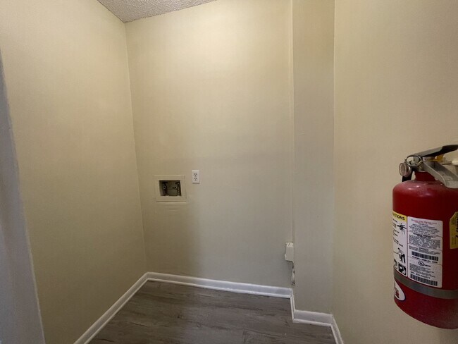 Building Photo - Apartment For Rent