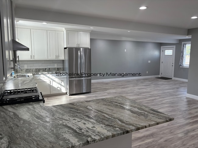 Building Photo - Fully Renovated Condo For Rent in West War...