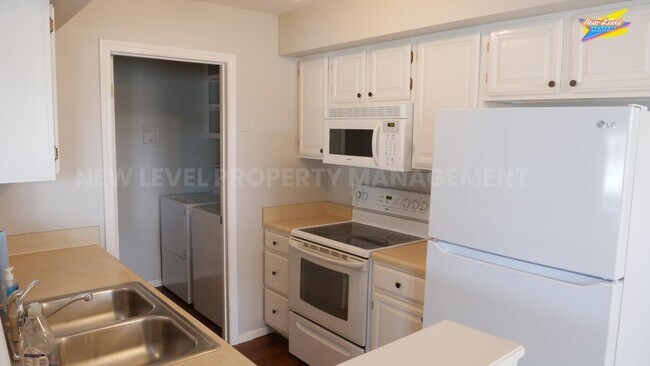 Building Photo - 1717 S Cypress St