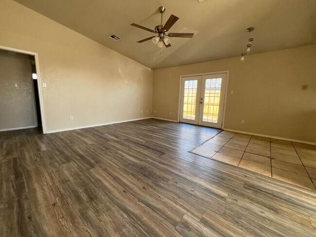 Building Photo - 3815 SW Hickory Ln