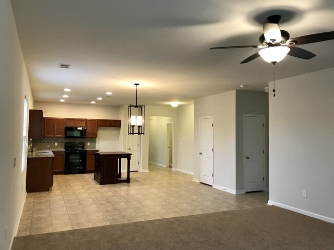 Building Photo - Stunning home in FANTASTIC location off Hwy 90 in Heritage Preserve!