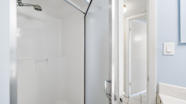 Building Photo - 7205 Thomas Dr