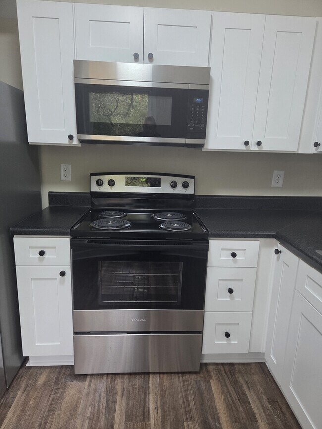 Building Photo - 210 W Washington Exd