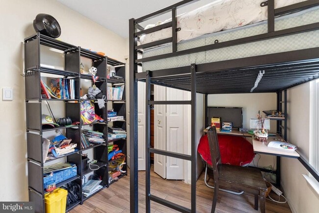 Building Photo - 520 Kingdom Ct