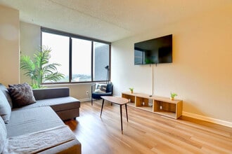 Building Photo - 401 12th St S