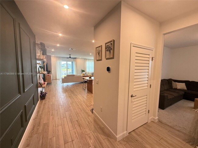 Building Photo - 10503 SW Orana Dr