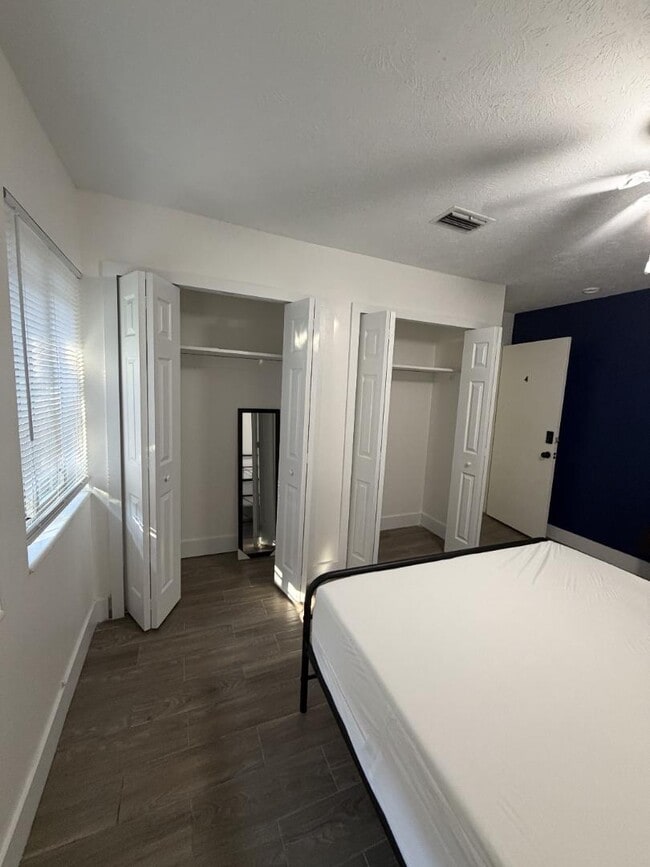 Building Photo - 5140 River Bluff Ln