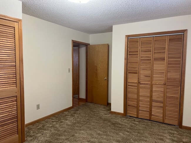 Building Photo - 2 bedroom, 1.5full bath House for rent on ...
