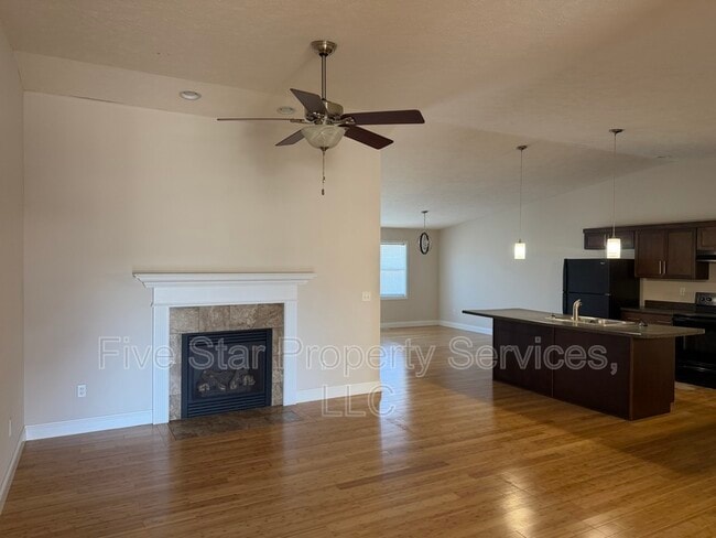 Building Photo - 1218 Hawthorn Ct