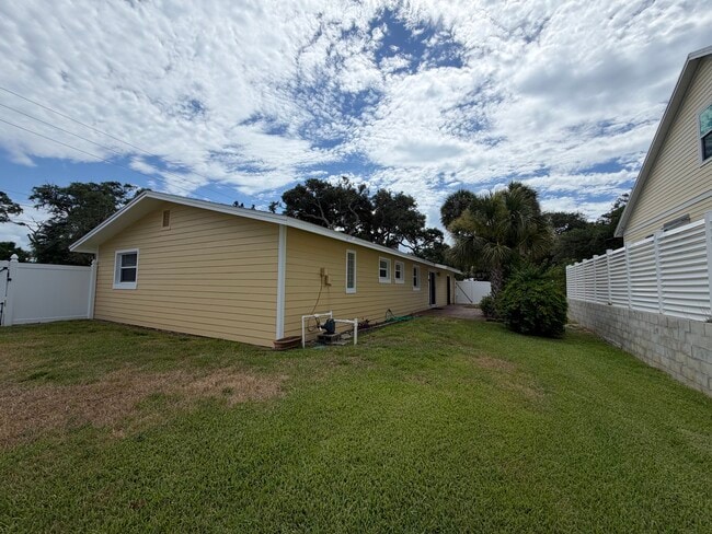 Building Photo - 104 Oakwood Ave