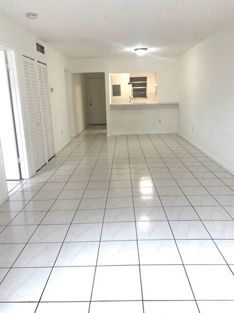 Building Photo - 6055 W 19th Ave