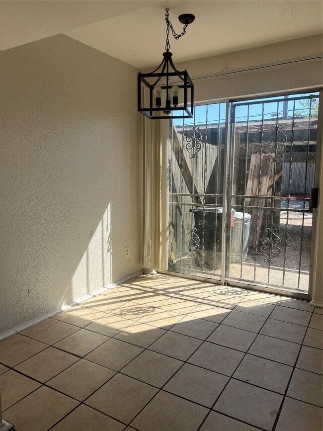 Building Photo - 6111 Beverly Hill St