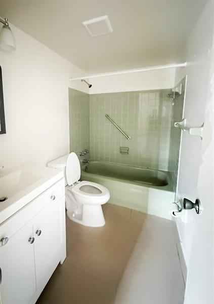 Building Photo - 7500 NW 5th Ct