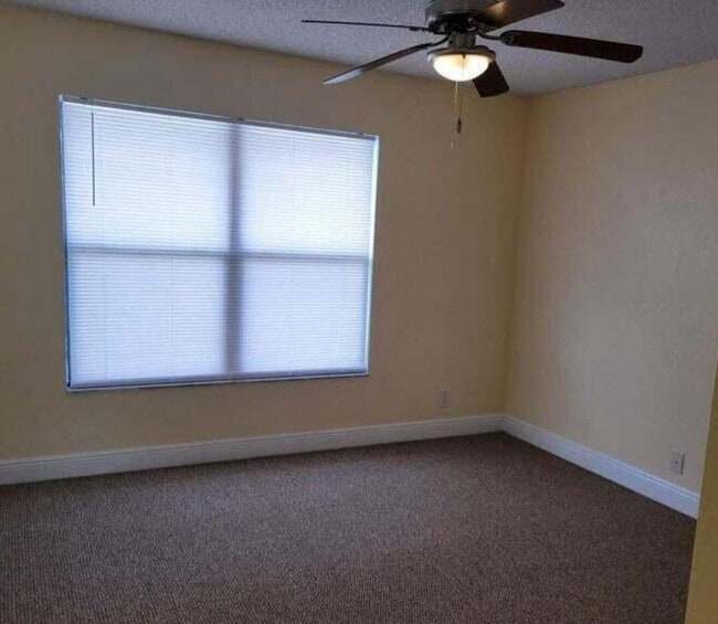 Building Photo - 1442 Lake Crystal Dr