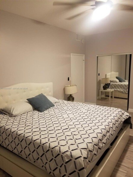 Building Photo - 2500 Parkview Dr