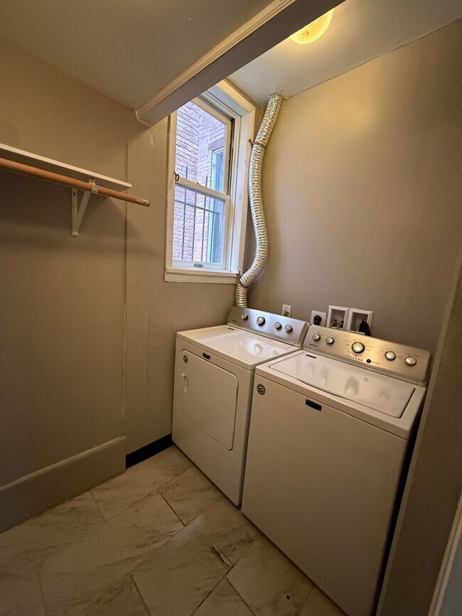 Building Photo - Elegant Historic North Shore Home – 2 bedr...