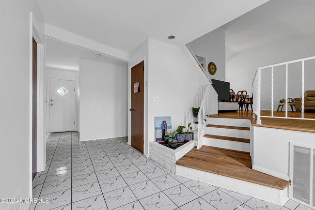 Building Photo - 36 Community Dr