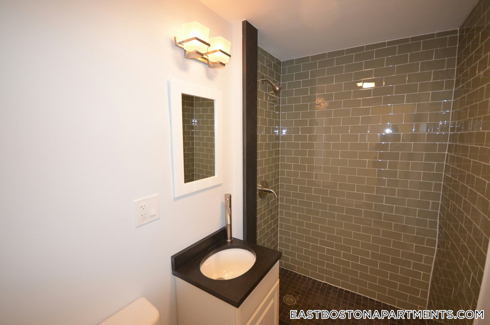 Building Photo - 20 Chelsea St