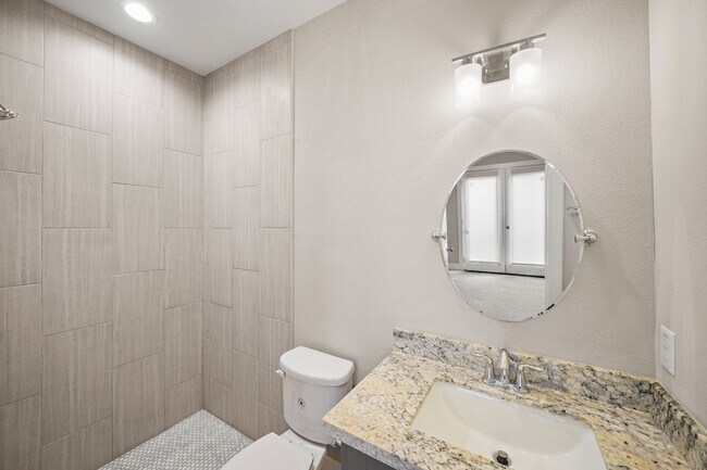 Building Photo - 2547 S Calumet St