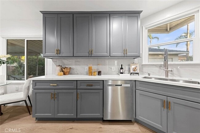 Building Photo - 1505 N Rosewood Ave