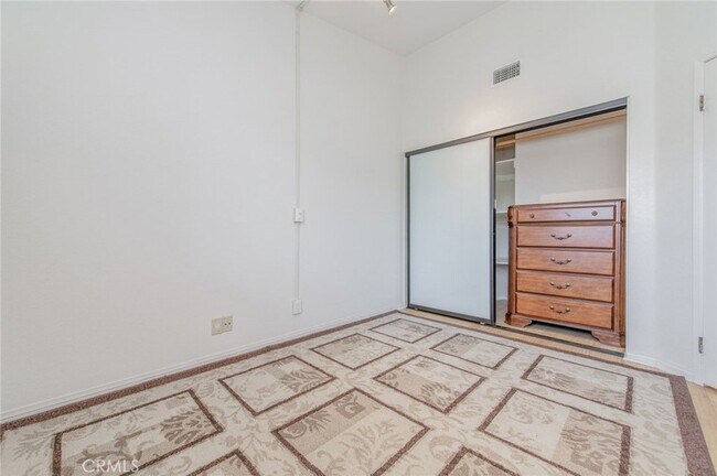 Building Photo - 128 Agostino