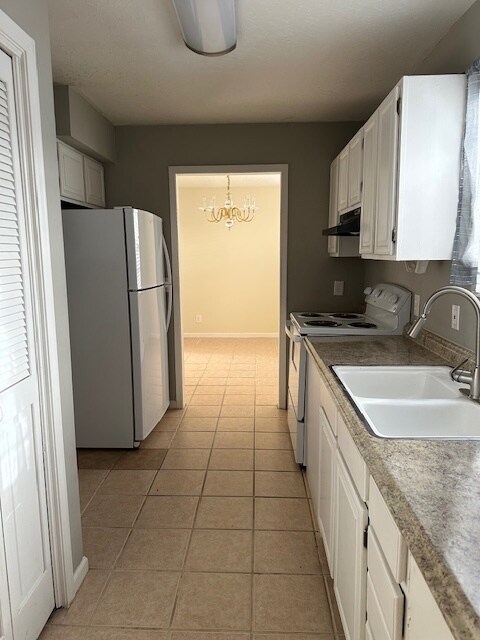 Kitchen - 3600 Hedrick St