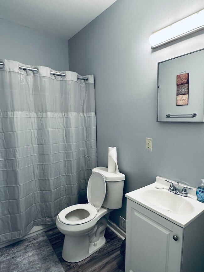 Building Photo - 3209 Iowa Ave