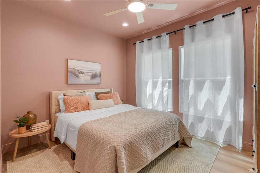 Building Photo - 1123 E Ocean Blvd