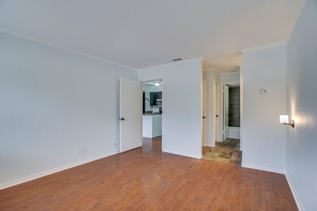 Building Photo - 8888 Tallwood Dr