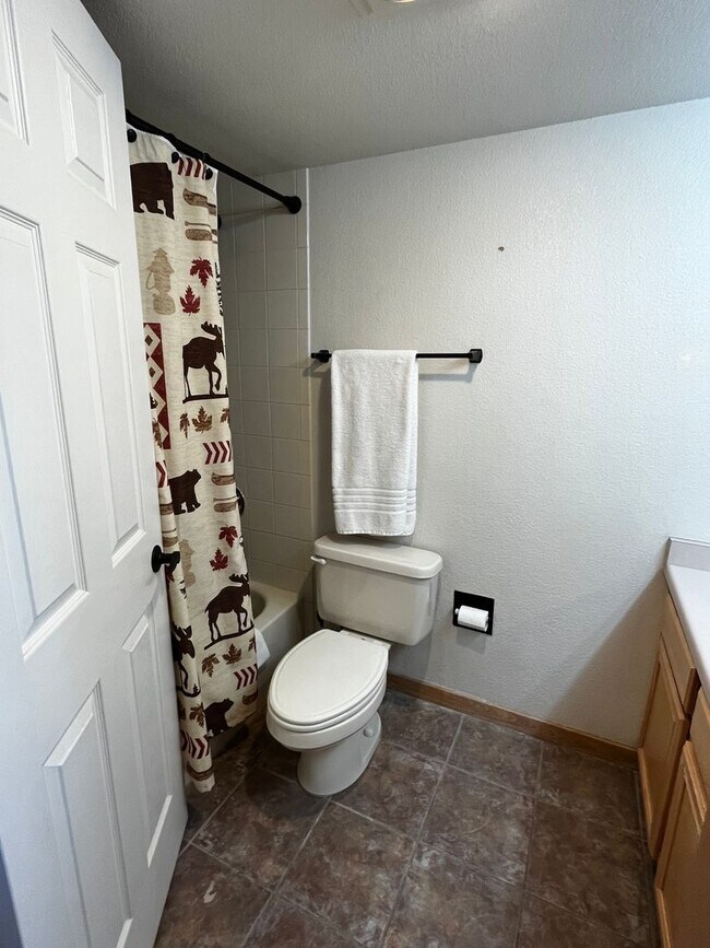 Building Photo - 980 Lakepoint Dr