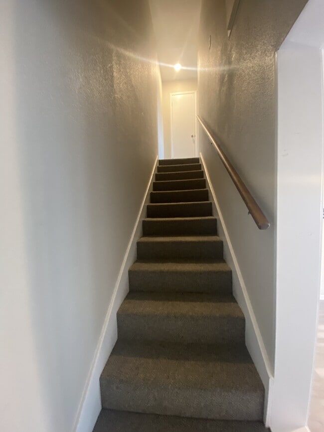 Building Photo - 992 Park Meadow Dr